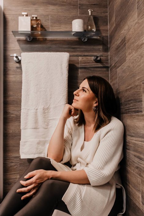 Selbstklebende Badezimmer-Accessoires für ein easy Bad-Upgrade! Selbstklebende Badezimmer-Accessoires für ein easy Bad-Upgrade!