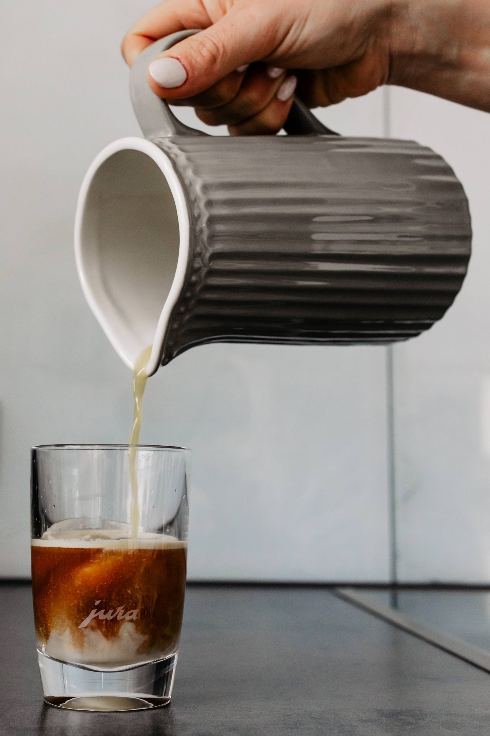 Anzeige. Cold Brew Kaffee ist weitaus mehr, als einfach kalter Kaffee. Was der essentielle Unterschied ist und ein leckeres Cold Brew Coffee Rezept findest du jetzt am Blog. www.whoismocca.com