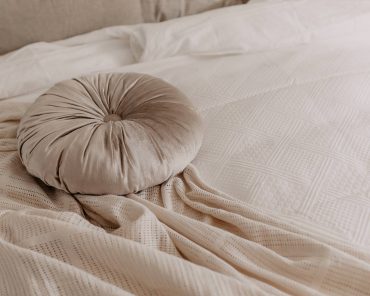 Heiße Sommernächte: 7 Tipps, wie du bei Hitze schlafen kannst! Heiße Sommernächte: 7 Tipps, wie du bei Hitze schlafen kannst!