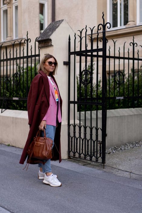 Herbst Outfit mit Mom Jeans, Blazer und Oversize-Mantel Herbst Outfit mit Mom Jeans, Blazer und Oversize-Mantel