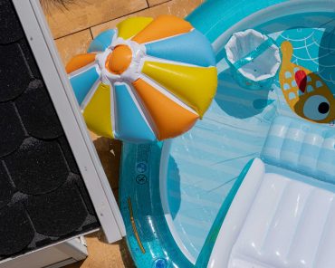 Sommer im Garten: 5 tolle Wasserspiele für Kleinkinder & Outdoor-Spieloase Sommer im Garten: 5 tolle Wasserspiele für Kleinkinder & Outdoor-Spieloase