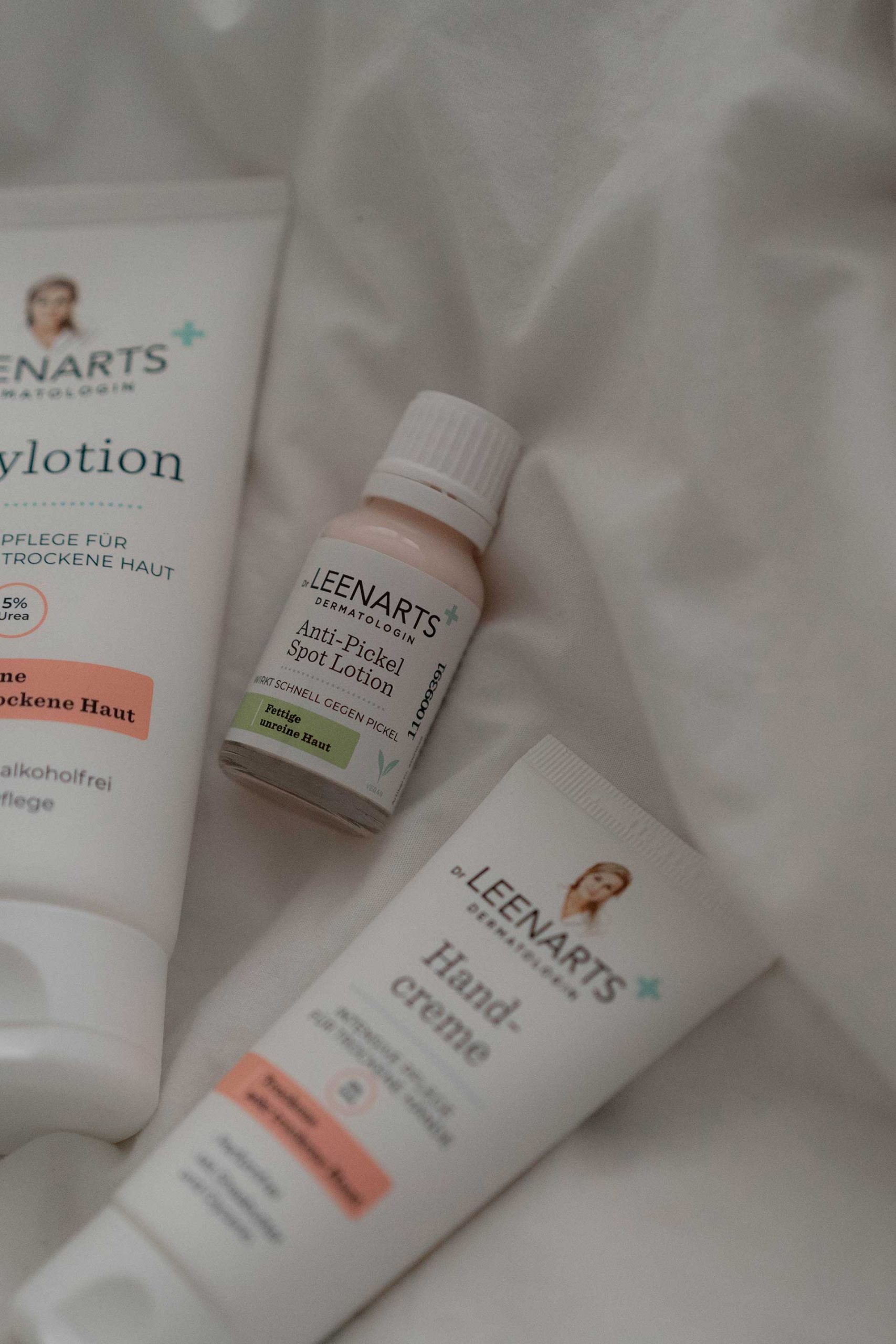 Anzeige. In meinem Beautyblog zeige ich dir, wie die richtige Hautpflege für empfindliche Haut aussieht – mit Dr. Leenarts' dermatologischen Produkten.