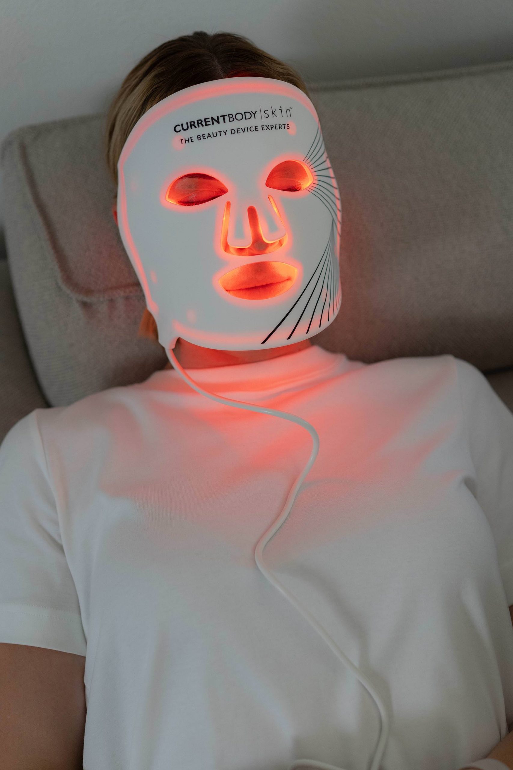 Anzeige. Lass dich von der CurrentBody Skin LED Lichttherapie Maske überzeugen. Sie ist ein Schlüsselelement meiner Hautpflegeroutine und hat meine Hautgesundheit deutlich verbessert.